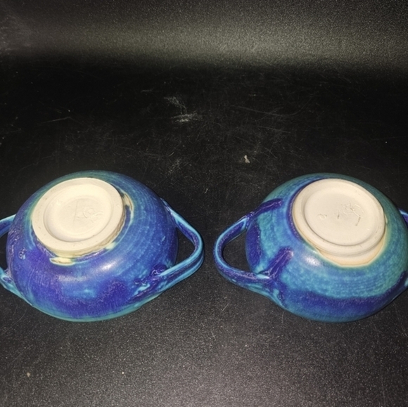 2‎ small vintage art pottery casserole dishes - Picture 3 of 5